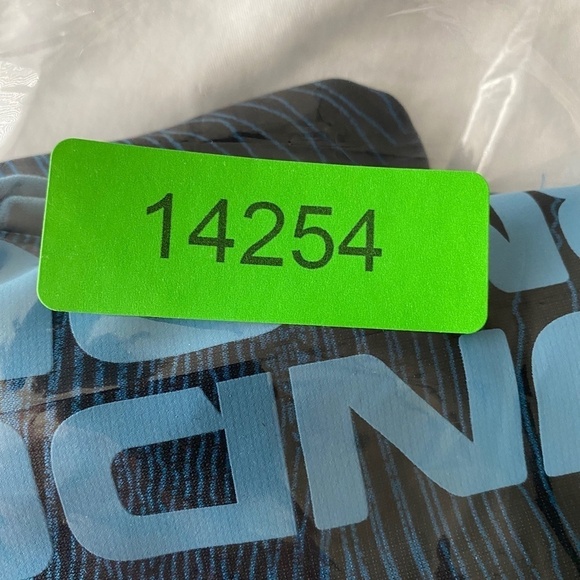 Under Armour Youth Black/Blue Wave Line Design Athletic Pullover Hoodie Size YXL - Picture 13 of 13